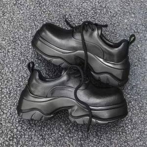 รองเท้าพ่อสีดําสําหรับผู้ชายลําลองเยาวชนหนังไมโครไฟเบอร์อินเทรนด์ด้านบนพร้อมเชือกผูกและพื้นรองเท้ายางโฟมสําหรับฤดูใบไม้ร่วงฤดูใบไม้ผลิ