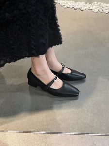รองเท้าส้นแบน Mary Janes สีดำ ดีไซน์หัวเข็มขัด รองเท้าส้นแบนแบบสวมสบายสำหรับผู้หญิง รองเท้าแฟชั่นฤดูใบไม้ผลิ 2025