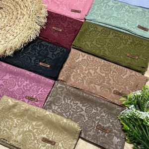 Jilbab Segi Empat Embee Motif Bunga: Kelebihan dan Cara Menggunakannya