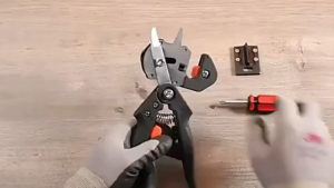 กรรไกรเสียบกิ่งไม้ผล เครื่องตอนกิ่ง กรรไกรตัดแต่งกิ่ง มีดคมพิเศษ ใบมีดถอดเปลี่ยนได้ ใช้งานง่าย ประหยัดเวลา เหมาะสำหรับทำสวน เครื่องมือเกษตรคุณภาพสูง