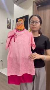 Áo Dài Tết Cho Bé Gái Có Nơ Chất Gấm Họa Tiết Hoa Áo Dài Cách Tân Bé Gái Tết 2026 Size Đại Từ 10 - 43 kg DA02 - BEEKIDS