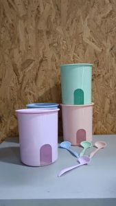 ภาชนะบรรจุอาหารพร้อมฝาและช้อน Tupperware One Touch Window Canister Small 2L ราคาต่อ 1ใบ เลือกสีได้