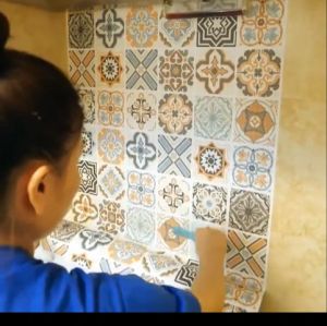 Wallpaper Kamar Mandi Perekat Diri Stiker Lantai Balkon Tahan Air Non-Slip Menebal Dekorasi 2M
