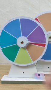 Vòng quay 8 ô nhỏ ô to hot trend 2026 trắng đỏ bằng gỗ MDF chống nước an toàn