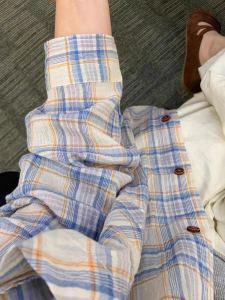 เสื้อเชิ้ตแขนยาวลายสก็อตสีน้ำเงินขาวคอโปโลหลวมๆ ผ้าฝ้ายแท้ฤดูใบไม้ผลิและฤดูร้อน 2025 สำหรับผู้หญิงวัย 18-24 ปี