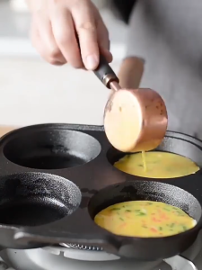 Breakfast Egg Frying Pan/Multifunctional Non Stick Iron Omelette Pan with Wooden Handle/Kitchen Pancake Pan