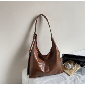 Large Capacity Soft Leather Shoulder Bag Womens Simple Style Underarm Crossbody Bag Retro Commuting Mother-Child Bag