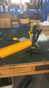 Máy đột lỗ máng tôn thủy lực cao cấp SYD-32  chuyên dụng cho thợ  bao khỏe bao bền