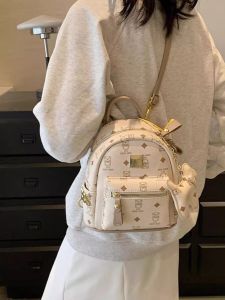 กระเป๋าเป้สะพายหลังผู้หญิงสไตล์เกาหลีขนาดเล็กดีไซน์ด้วยหมุดย้ำแบบลำลอง กระเป๋าสะพายไหล่ข้างเดียว กระเป๋าผ้าไนลอนสีพื้น