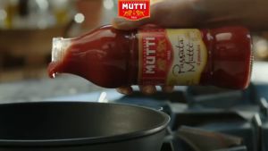 Mutti Italian Double Concentrated Tomato Paste 140g (Italy) - ชนิดเข้มข้น บดละเอียด ซอสทะเขือเทศ