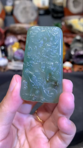 burma jadeite pendant dragon phenix#jade #翡翠 🐲龙凤翡翠玉牌吊坠 玉色翠绿+黄 寓意“龙凤”良缘,幸福绵长❤️ 玉牌高: 5.5cm 宽: 3cm 厚度: 0.5cm 重: 22g 📍Johor Bahru 区可自行取货或邮寄服务