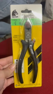 KEIBA คีมปอกสายไฟ ด้ามสีดำ N-216 6"