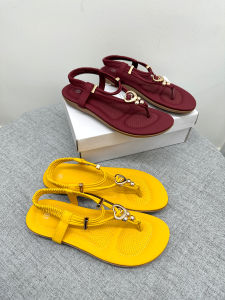 รองเท้าแตะแบบเรโทร ลำลอง แบบแบน ผู้หญิง หัวกลม นุ่ม ระบายอากาศได้ดี แฟชั่น ยืดได้ รองเท้าแบบเปิดนิ้วเท้า สายคล้อง รองเท้าแบบแบน สไตล์โรมัน ฤดูร้อน