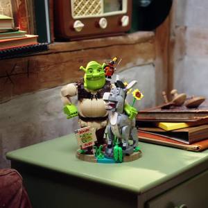 LEGO Shrek 72423 Shrek Donkey & Puss in Boots (1403 Pieces)