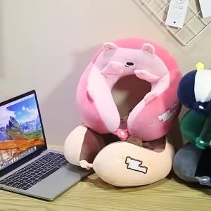 ใช้ได้นาน Hot_Price หมอนรองคอ ทรงสูงมีที่รอง ลายการ์ตูน มีกระดุมล็อค ใยสังเคราะห์คุณภาพสูง หมอนนุ่มไม่แข็ง ผ้ากำมะหยี่ สีสันสดใส ขนนุ่มผ้านิ่ม รองรับสรีระได้ดี ใช้ในรถระหว่างการเดินทาง Best_Price โปรสุดคุ้ม