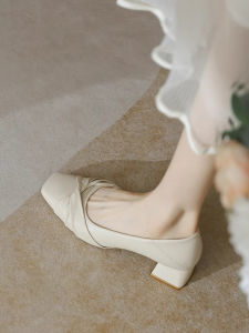 รองเท้าส้นสูงหนังนิ่มทรงหัวเหลี่ยมสำหรับใส่ทำงาน รองเท้าแต่งงาน รองเท้าคุณยาย รองเท้าแฟชั่นฤดูใบไม้ผลิ 2024 รองเท้าส้นหนาแบบสวมสบาย