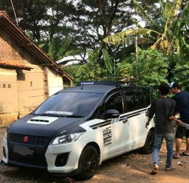 Mata%20Sipit%20Ertiga%20Sepasang%20Kanan%20Kiri%20Free%20Perekat%20-%20Image%206
