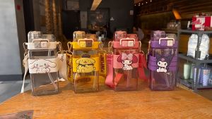 Botol Minum Anak Sedot Teguk Model 2in1 Motif KUROMI MELODY CINNAMONROLL POMPOMPURIN 580ml