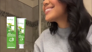 Oralhoe Aloe Vera Mint Toothpaste Soothes Gums Prevents Cavities Cleans Teeth Removes Stains Yellowing Smoke Stains & Odor Freshens Breath Protects Teeth (120g)