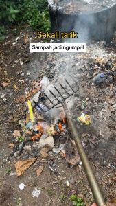 Garuk Sampah Gigi 8 Gagang Pipa Besi Panjang Pembersih Sampah Got Garpu Taman