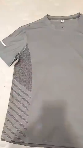 เสื้อแขนสั้นผู้ชาย ผ้าซิลค์ที่เย็นสบายและแห้งเร็ว เบาบางและระบายอากาศได้ดี เสื้อสปอร์ตแขนสั้นคอกลมหลวม