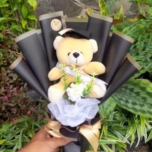 Buket Boneka Wisuda Selempang: Hadiah Kekinian untuk Kelulusan