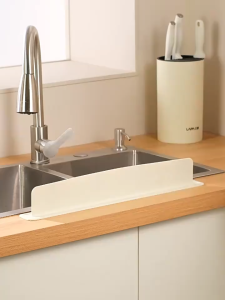 Silicone Sink Splash Guard Portable Kitchen Sink Water Baffle Self-Adhesive Water Retaining Strip