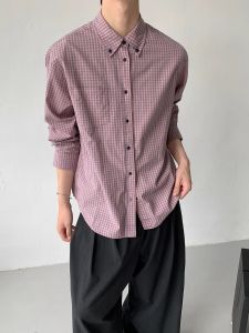 เสื้อเชิ้ตคอปกพับทรงหลวมๆ สไตล์ลำลองสำหรับผู้ชาย ทรงหลวมๆ แขนยาว สไตล์วินเทจ ลายสก็อต ฤดูใบไม้ร่วง 2025