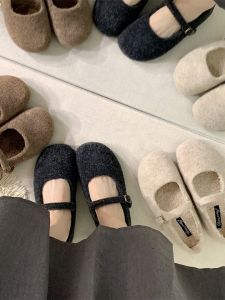 รองเท้าขนฟูๆสไตล์ตะวันตกแบบนางฟ้าสำหรับผู้หญิงรองเท้าคัชชูแมรี่เจนบุขนเรียบหรูสไตล์ฝรั่งเศสใส่ด้านนอกสำหรับผู้หญิงใส่ในฤดูหนาวรองเท้าผ้าฝ้ายส้นแบน