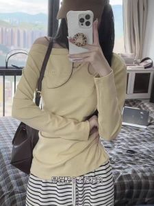 Áo Thun Nữ Tay Dài Hở Vai Màu Vàng Phong Cách Hàn Quốc Mùa Thu 2025 Eo Dài Thường Ngày Thường Ngày