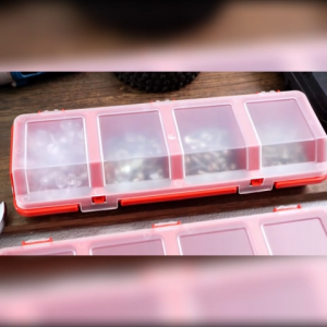 Tempat Penyimpanan Baut Kotak Sekat 4 Grid PP Plastic Material Wadah Pernak Pernik Durable dan Mudah Digunakan