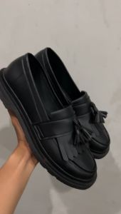 Sepatu Docmart Pria Keren Sepatu Venny Loafers Slip On Pantofel Pria Tali Rumbay Hitam Matte Doff Sepatu Laki Laki Casual Formal Sepatu Kerja Fashion Gaya Cowok Sepatu Kondangan Sepatu Pria Terbaru Viral Sepatu Cowok Terbaru 2023