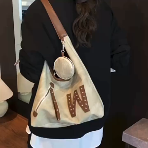 Tas Retro Kapasitas Besar Tas Wanita Cetak Alfabet Cetak Tote Serut Bahu Tas Ketiak Kanvas Selempang