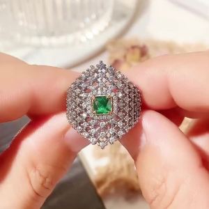 Huitan Sparkling Women Ring Inlaid Green CZ Hollow Design Fashion Wedding Elegant Lady Anniversary Accessories Jewelry Gift