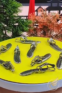 Móc Khóa Vuốt Đại Bàng Trên Lông Chim Bằng Đồng Thau Móc Khóa Độc Lạ - Đồ Đồng Thuận Tâm