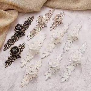 วินเทจคณะรัฐมนตรีโดยการจัดการหลุมเดียวลิ้นชักจับกุหลาบแสงหรูหราตู้รองเท้าจับลิ้นชักจับ