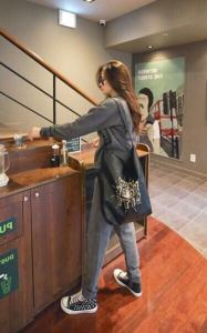 ชุดสองชิ้นแฟชั่นผ้าฝ้ายลินินหลวมๆ สีดำ ฤดูใบไม้ร่วง 2024 ชุดสองชิ้นลำลอง เสื้อสเวตเตอร์คอวีแขนยาว ชุดสองชิ้นแฟชั่นผู้หญิง