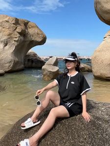 ชุดว่ายน้ำนักกีฬา ชุดว่ายน้ำแฟชั่น ชุดเดินเล่นชายหาด เซ็ท 3 ชิ้น มีเสื้อกล้าม เสื้อคลุมแขนสั้น