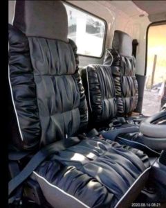 Cover jok truck Giga NMR71 berwarna cokelat dengan bantalan empuk dan desain modern. Cocok untuk penutup jok mobil.
