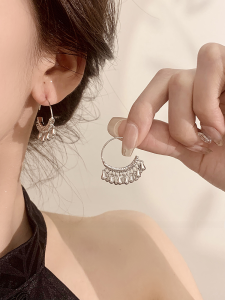 Elegant Simple Tassel Earrings for Women Trendy Minimalist Cold Tone Luxury New 2025 High End Ethnic Style Ear Jewelry