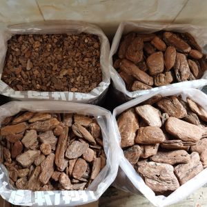 Fermented Pine Bark Shavings for Planting Cultivation Pinus Taiwana Iron Orchid Cultivation Base Material Mulch Soil Cover