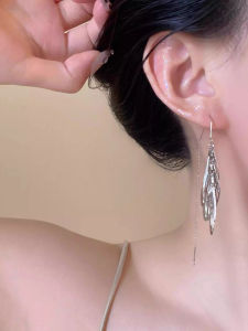 Elegant Feather Tassel Earrings Luxury Sensation Unique Design Fashionable Jewelry Alloy Material Silver Gold Plated