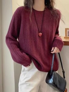 เสื้อสเวตเตอร์ถักคอตั้งผ้าขนสัตว์เนื้อนุ่มสำหรับผู้หญิง ฤดูใบไม้ร่วง 2025 เสื้อสเวตเตอร์ถักแขนยาวหลวมๆ สีแดง Raspberry แฟชั่นใหม่