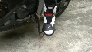 Đệm bọc bảo vệ mũi giày cho anh em đi xe số móc côn tay - Miếng lót bảo vệ giày