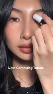 【BUY 1 TAKE 1】Dual-Ended Highlighter And Contour Stick—Brightens The Complexion And Combines Highlighting Shading And Nose Contouring Functions To Effortlessly Sculpt Defined Facial Features.