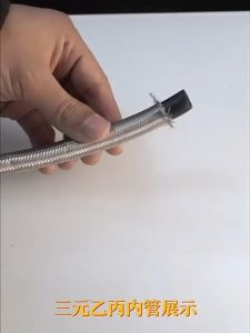 สายต่อน้ำอเนกประสงค์ สายท่อน้ำดี สายถักสแตนเลส ผิวไม่ลอก ไม่ดำ ไม่เป็นเชื้อรา (พร้อมหัวบิดเกลียวสีเทา) สายยางสแตนเลสคุณภาพดี 100% (สำหรับการผิดพลาดหน้า)