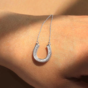 Huitan U Shaped Pendant Necklace for Women Exquisite Wedding Necklace with Shiny Cubic Zirconia Fashionable Choker Chain Jewelry