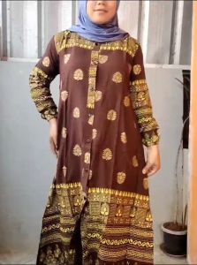 Desain Tunik Elegan: Pakaian Formal Wanita Mewah