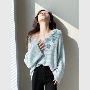 Beautiful V-Neck Knitwear With 3D Floral Design