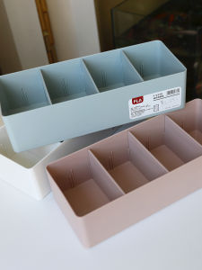 กล่องเก็บเครื่องสําอางพลาสติกสไตล์มินิมอลชั้นเดียวรูปสี่เหลี่ยมสําหรับผลิตภัณฑ์ดูแลผิวหน้าลิ้นชักที่ถอดออกได้